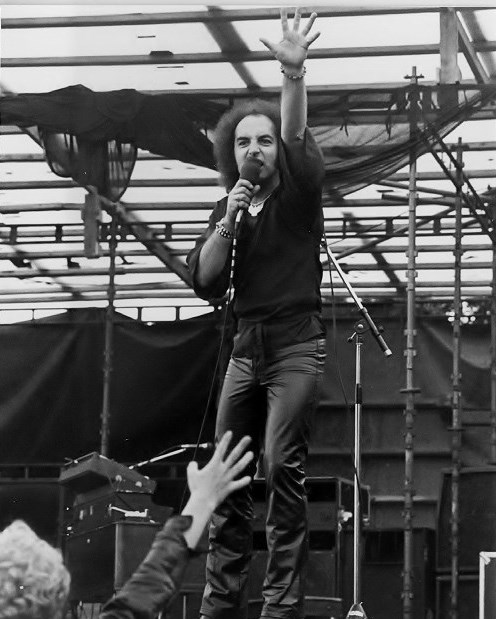 The man, the voice and THE HAIR