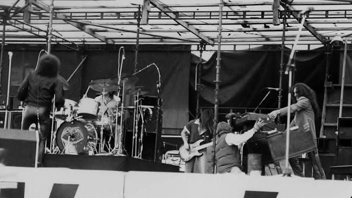 Help me! I can't keep this organ up any longer!